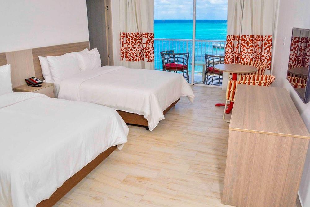 Grand Decameron Cornwall Beach, A Trademark All-Inclusive Resort Бухта Монтего Экстерьер фото