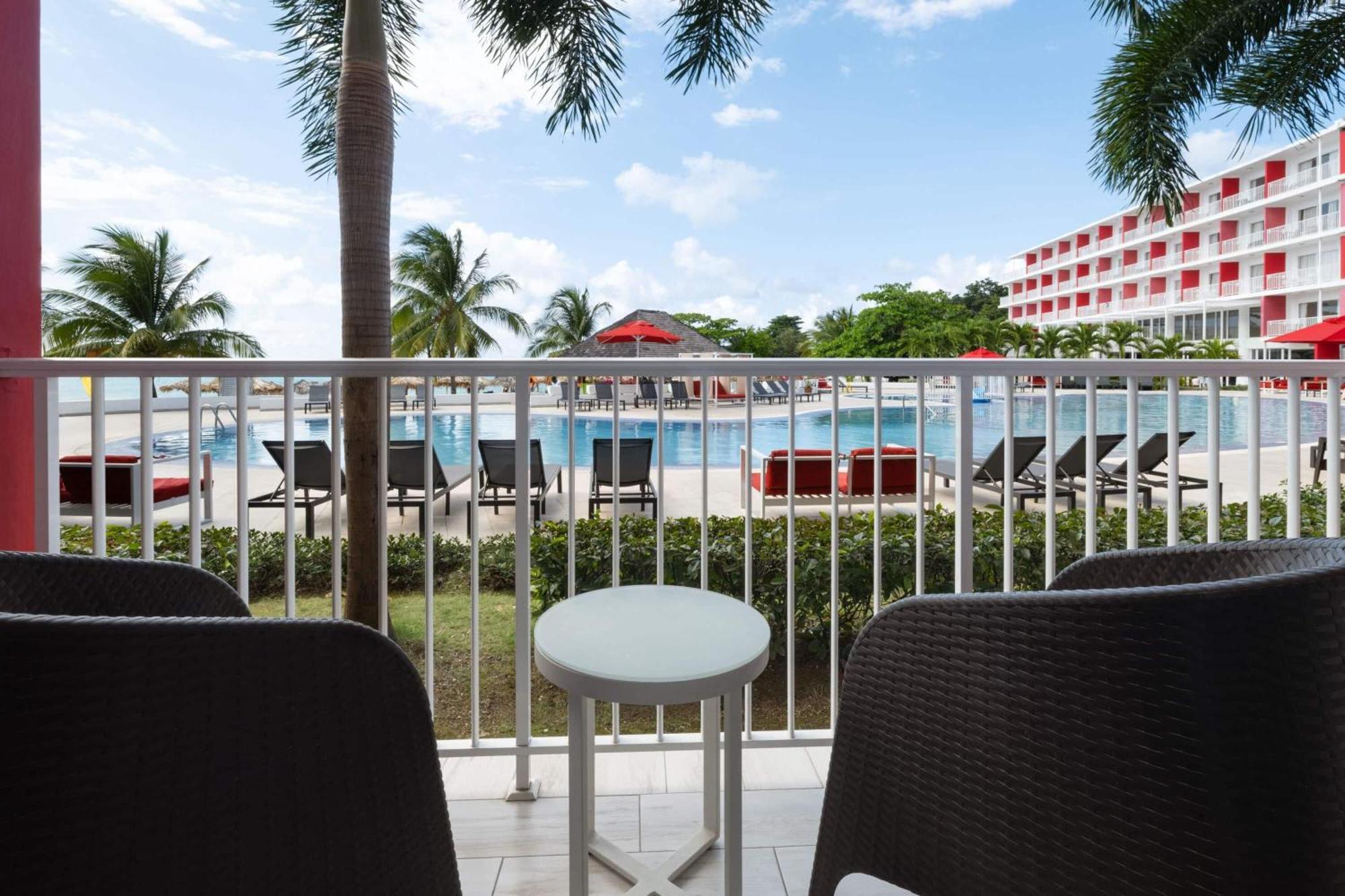Grand Decameron Cornwall Beach, A Trademark All-Inclusive Resort Бухта Монтего Экстерьер фото