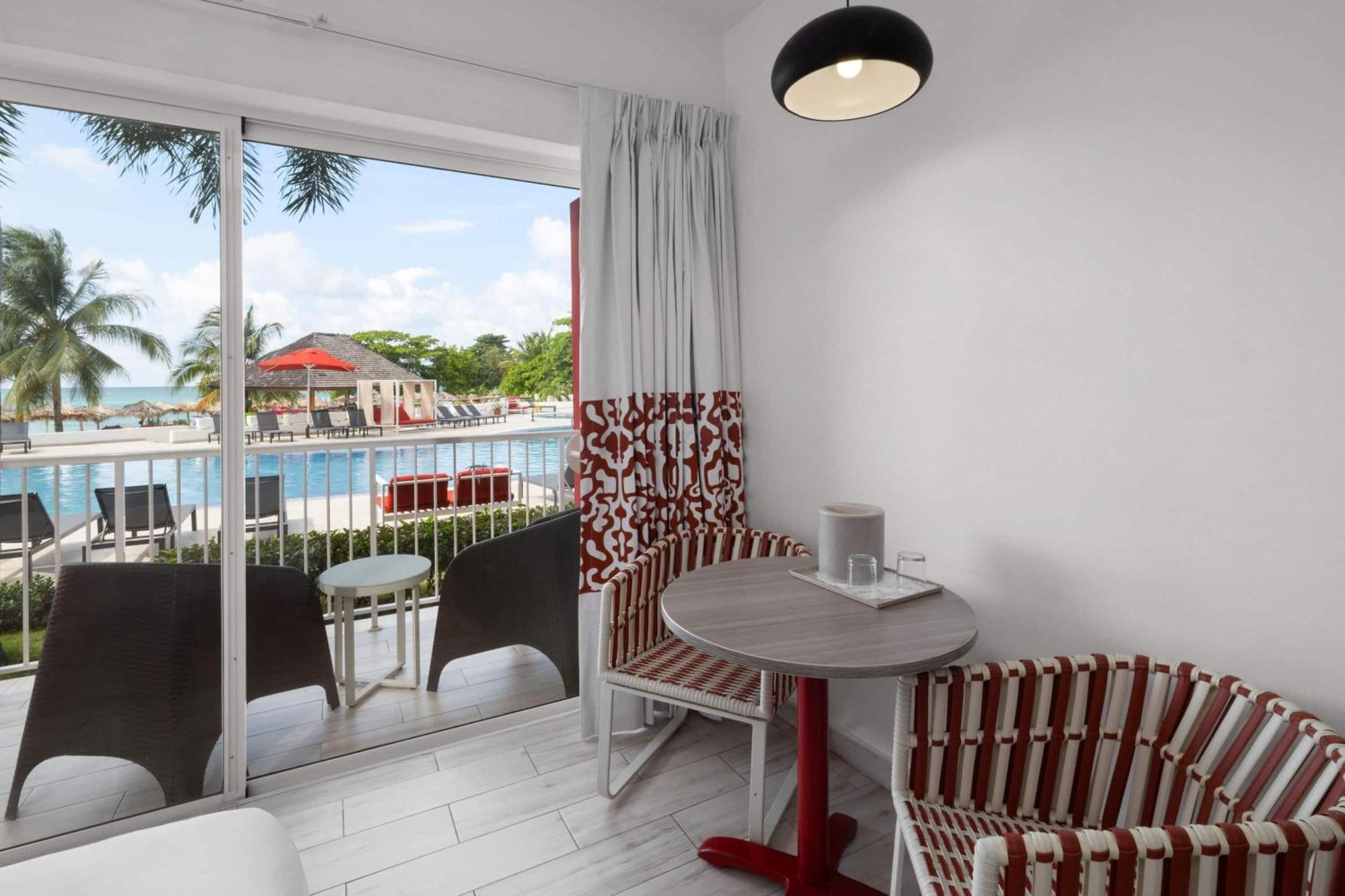 Grand Decameron Cornwall Beach, A Trademark All-Inclusive Resort Бухта Монтего Экстерьер фото