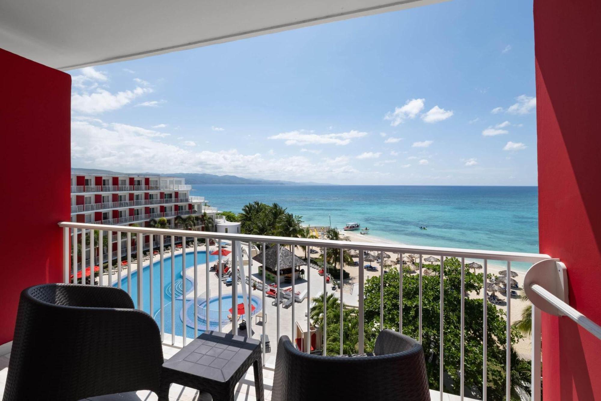 Grand Decameron Cornwall Beach, A Trademark All-Inclusive Resort Бухта Монтего Экстерьер фото