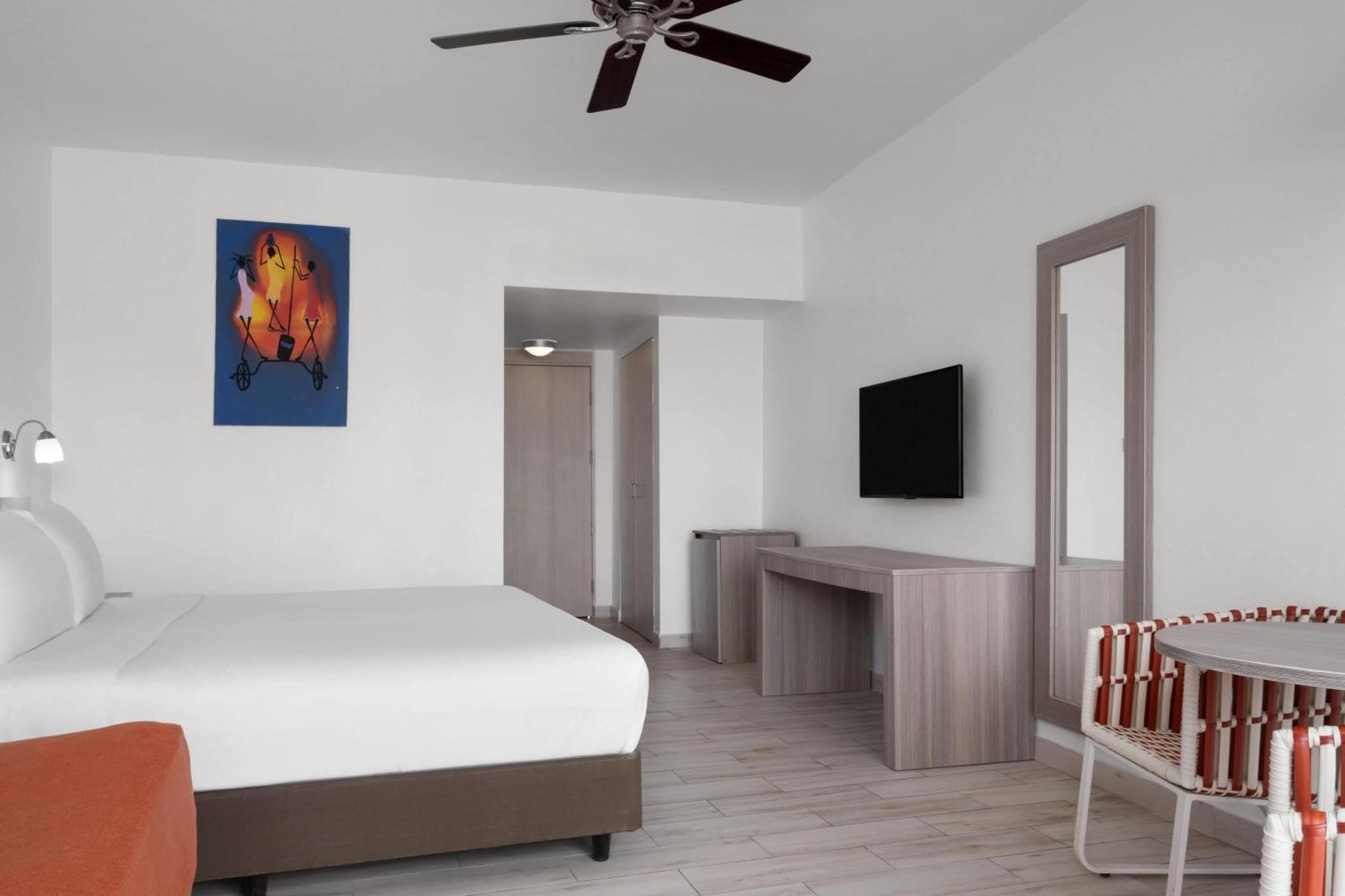 Grand Decameron Cornwall Beach, A Trademark All-Inclusive Resort Бухта Монтего Экстерьер фото