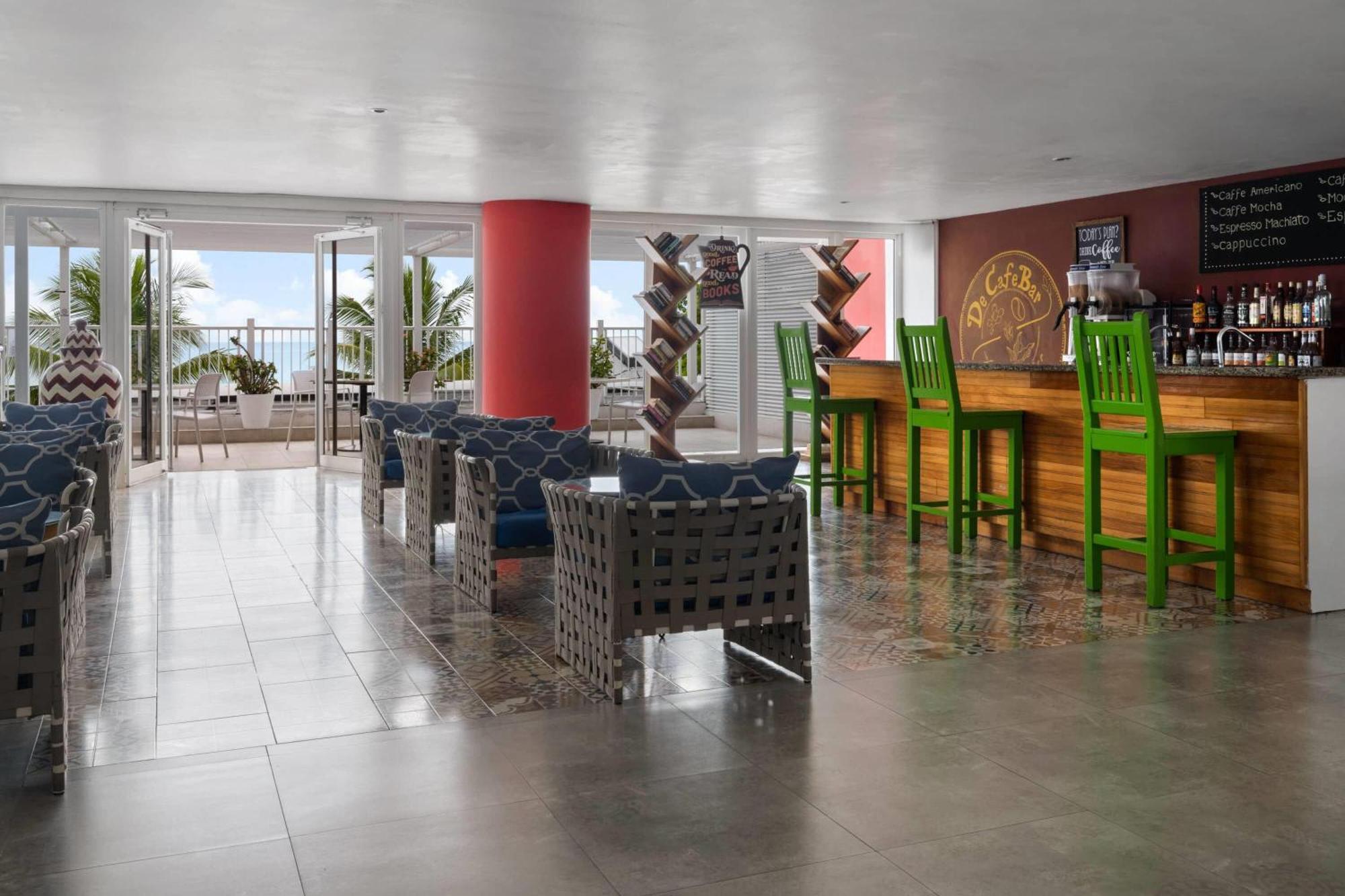 Grand Decameron Cornwall Beach, A Trademark All-Inclusive Resort Бухта Монтего Экстерьер фото