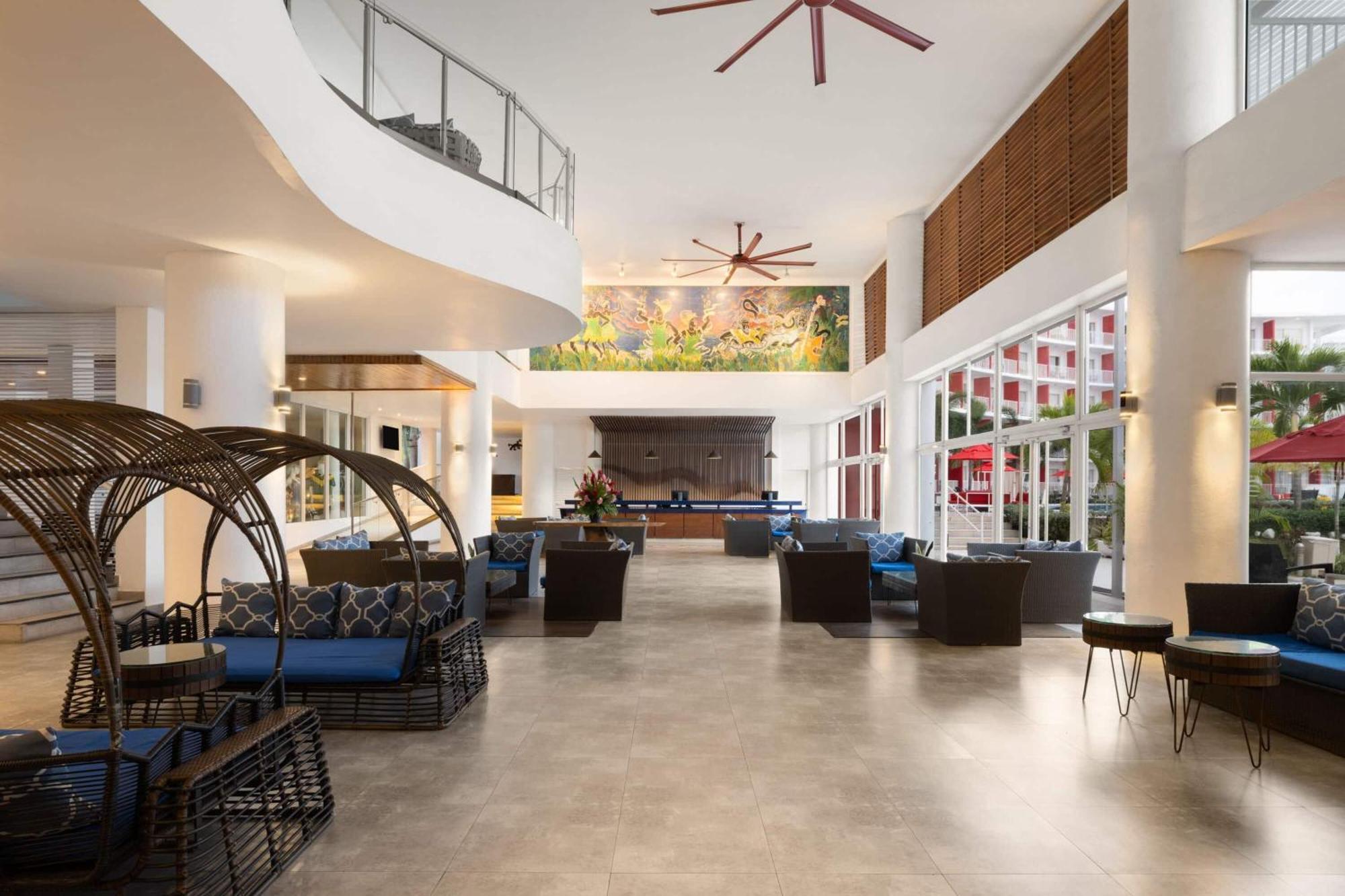 Grand Decameron Cornwall Beach, A Trademark All-Inclusive Resort Бухта Монтего Экстерьер фото