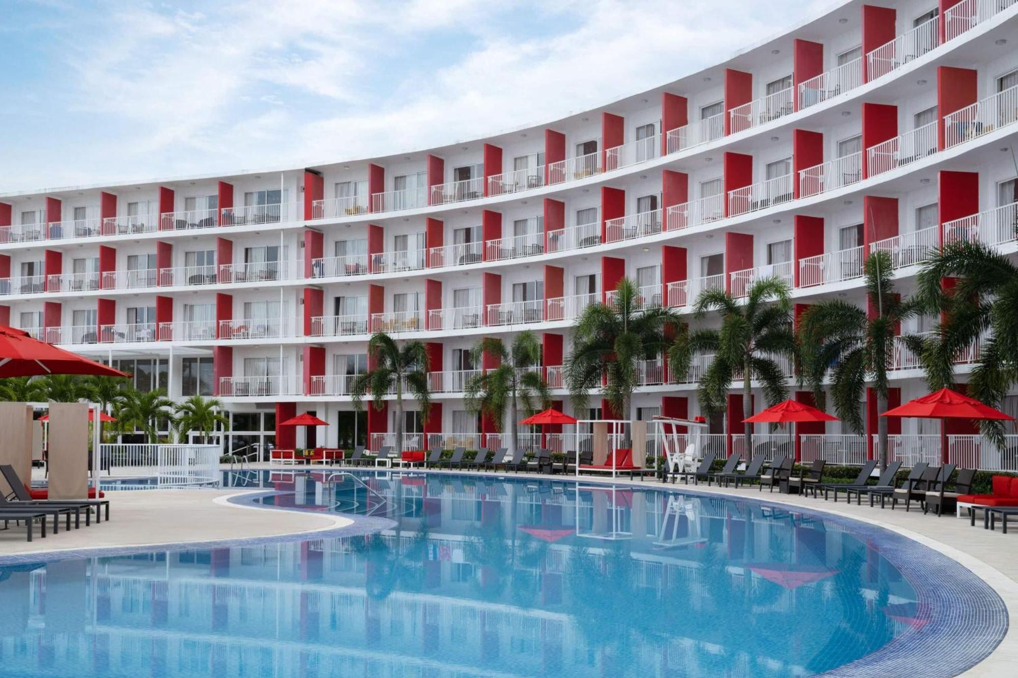 Grand Decameron Cornwall Beach, A Trademark All-Inclusive Resort Бухта Монтего Экстерьер фото