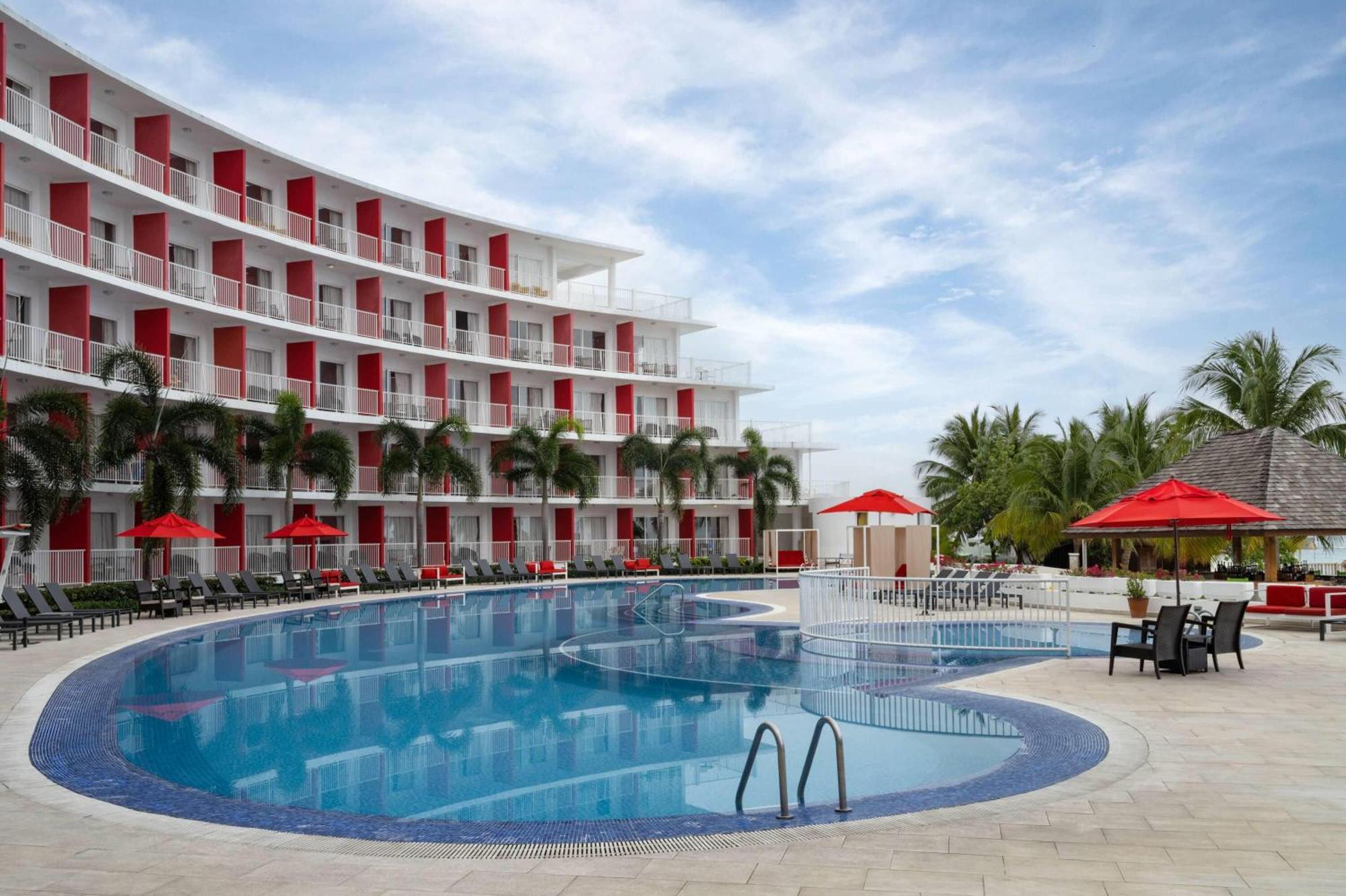 Grand Decameron Cornwall Beach, A Trademark All-Inclusive Resort Бухта Монтего Экстерьер фото