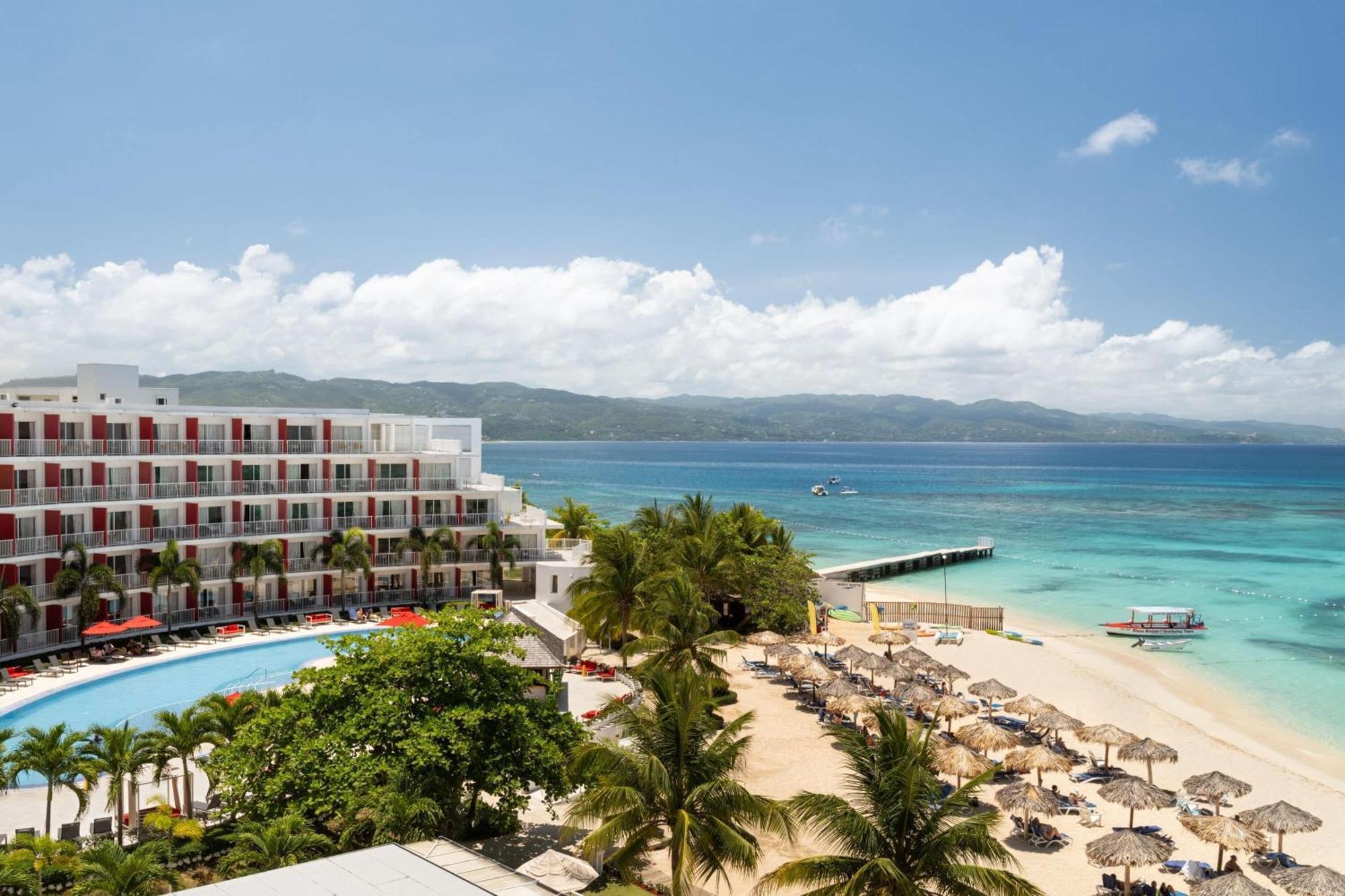 Grand Decameron Cornwall Beach, A Trademark All-Inclusive Resort Бухта Монтего Экстерьер фото