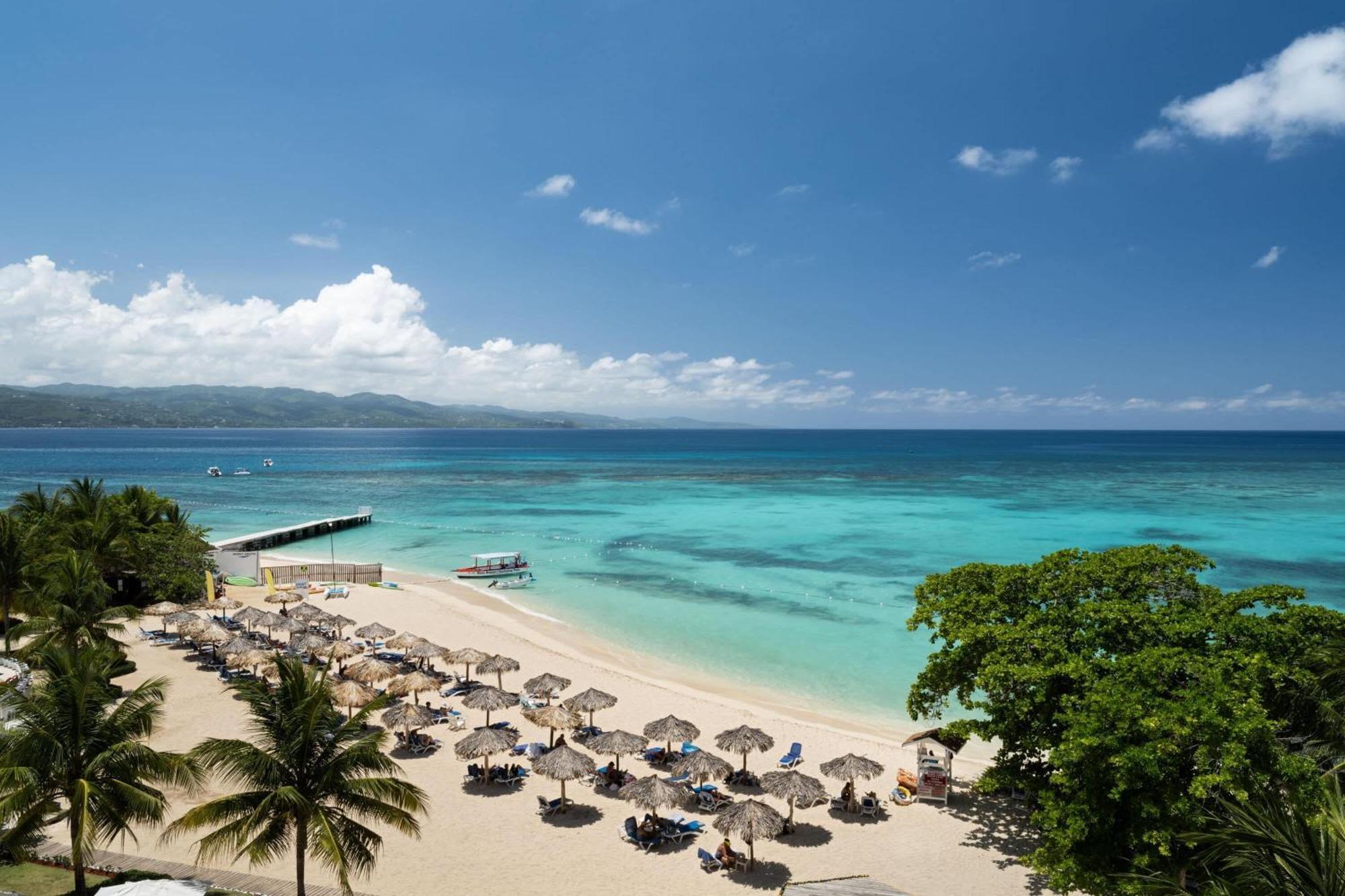 Grand Decameron Cornwall Beach, A Trademark All-Inclusive Resort Бухта Монтего Экстерьер фото