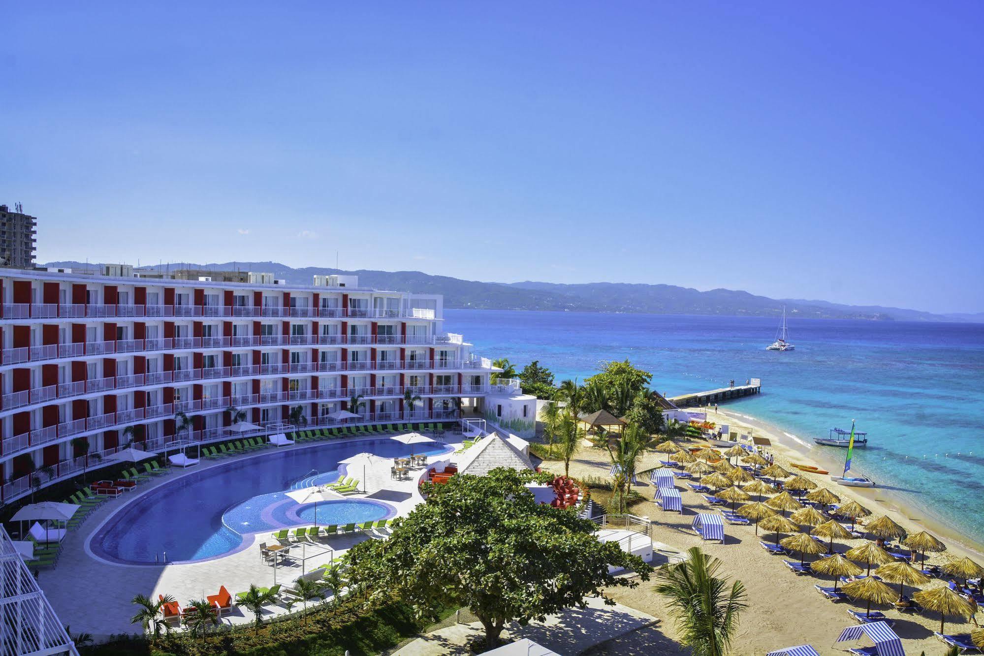Grand Decameron Cornwall Beach, A Trademark All-Inclusive Resort Бухта Монтего Экстерьер фото
